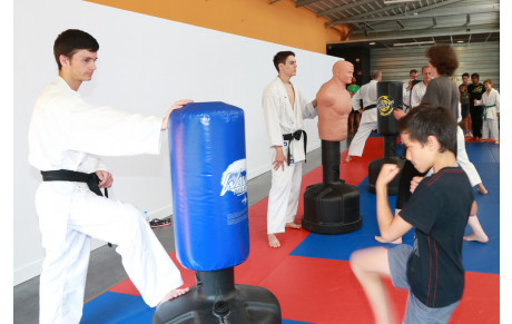 INITIATIONS GRATUITES ET INSCRIPTIONS 2025-2026 A MERIGNAC