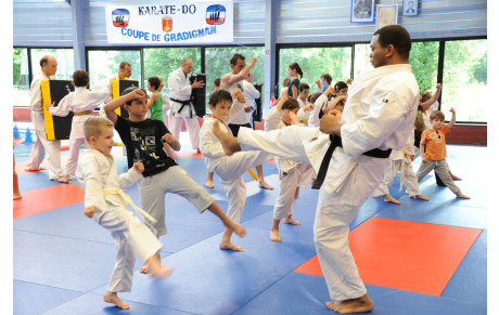 INITIATIONS GRATUITES ET INSCRIPTIONS 2025-2026  A GRADIGNAN